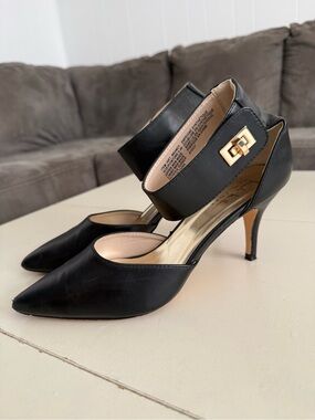 Nicole Miller New York Black Brandy Pumps Heels Size 9.5B Turnlock Ankle Strap
